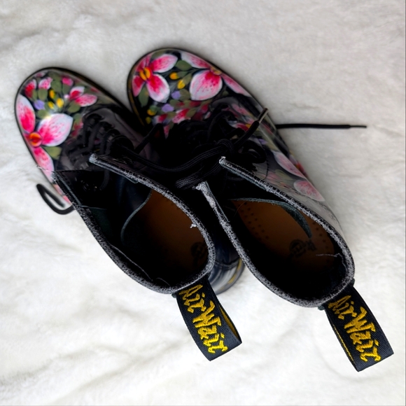 Dr. Martens "hand painted in France" 1460 Vonda II Women's ankle boot! (W-10) - Picture 8 of 14